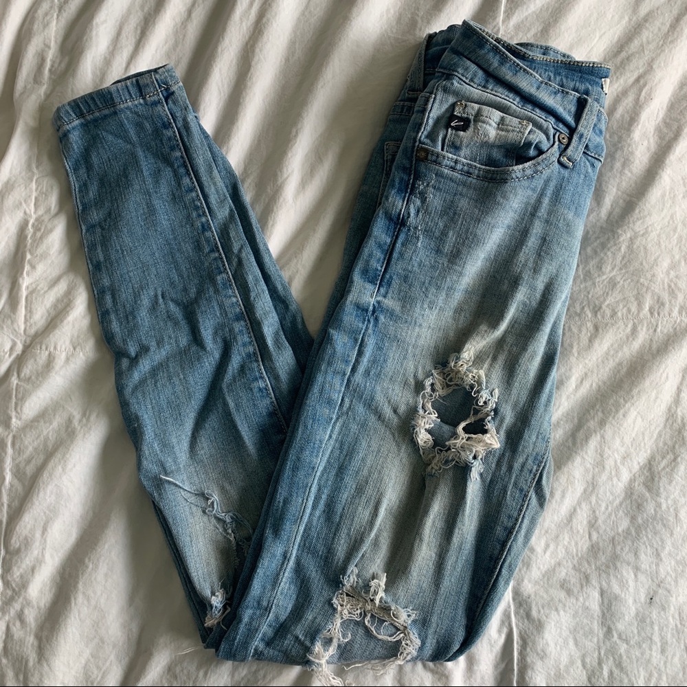 RIPPED SKINNY JEANS